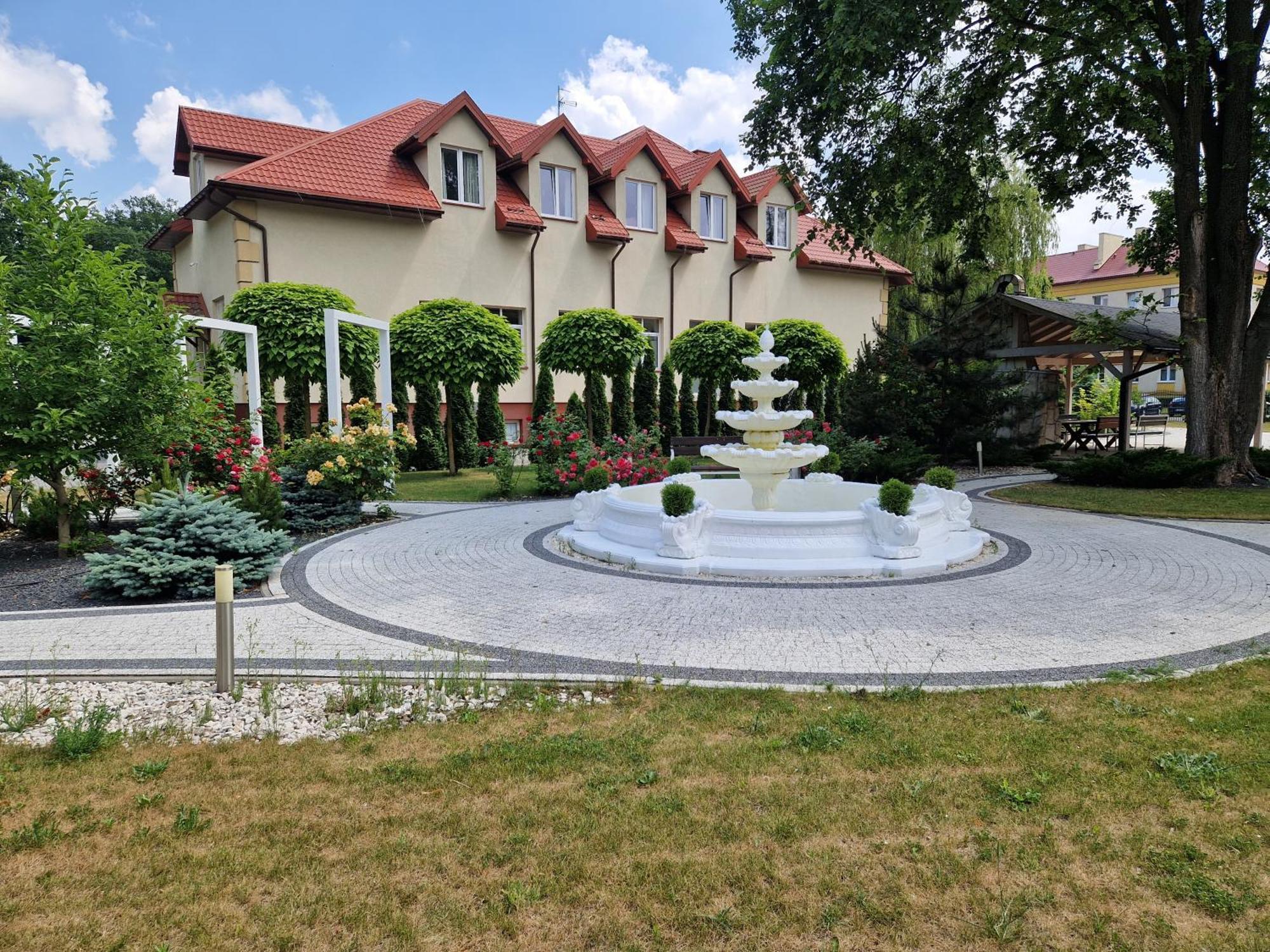 Korona Palace Leznica Wielka Exterior photo